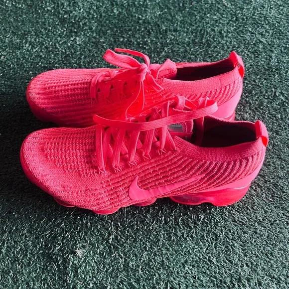 NIKE Women's Air Vapormax Flyknit 3 Running Shoe - Picture 4 of 9